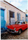 Trinidad, carro rojo.jpg (153677 byte)