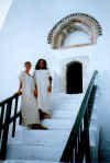 Paola e Roberta al monastero di Amorgos, 1996.jpg (40798 byte)