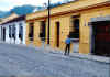 Antigua Guatemala, 2000, Michele in strada.jpg (56567 byte)
