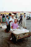 Marrakech, dal dentista in place jemaa el fna, 2-8-1990.jpg (92143 byte)