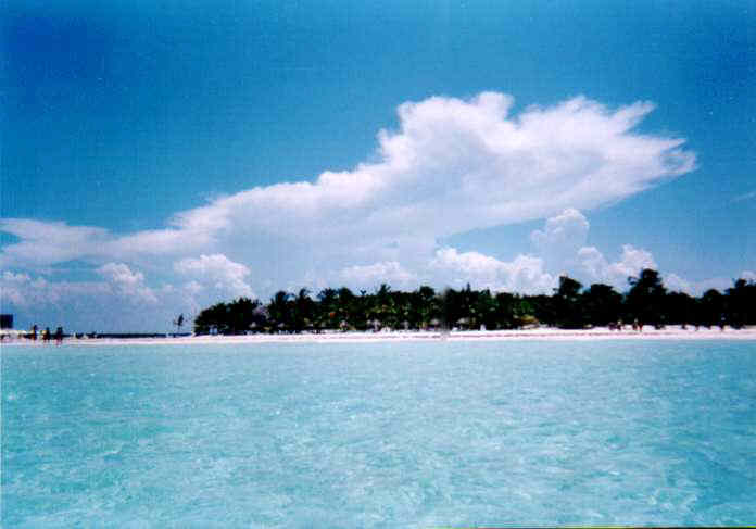 Isla Mujeres playa norte settembre 2000.jpg (27194 byte)