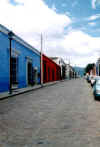 Oaxaca_calle_1998.jpg (48517 byte)