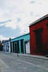 Oaxaca, calle con niño, 1998.jpg (39706 byte)