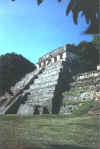 Palenque, temple of inscriptions, agosto 1998.jpg (87796 byte)