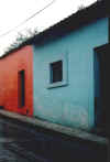 San Cristobal de Las Casas, casa celeste e rossa, 1998.jpg (33715 byte)