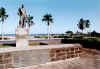 Granada, monumento a Hernandez de Cordoba.jpg (413411 byte)