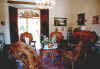 Granada, sala con abuelitas, 13-01-03.jpg (378962 byte)