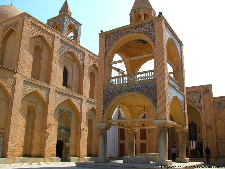 Isfahan-chiesa_di_Vank_nel_quartiere_armeno_di_Jolfa.jpg