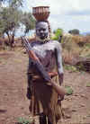Mursi ragazza mitra.jpg (175690 byte)
