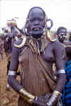 Mursi ragazza.jpg (125615 byte)