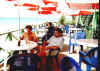 La Ceiba, Michele e Gino al bar della spiaggia.jpg (73678 byte)