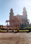 Managua, Cattedrale, 9-01-03.jpg (331078 byte)