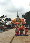 Bangkok, figure orientali.jpg (67214 byte)